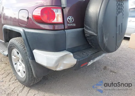 2007 Toyota Fj Cruiser z USA, uszkodzony, nr VIN JTEZU11F470006829